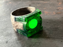 Load image into Gallery viewer, GL Movie Ring v2 w/ glow center