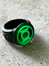 Load image into Gallery viewer, Ring Foundry designed Intaglio Green Lantern Ring