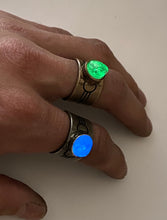 Load image into Gallery viewer, Quartz Glowing Kyber Crystal Ring / Lightsaber Ring/ Jedi Ring
